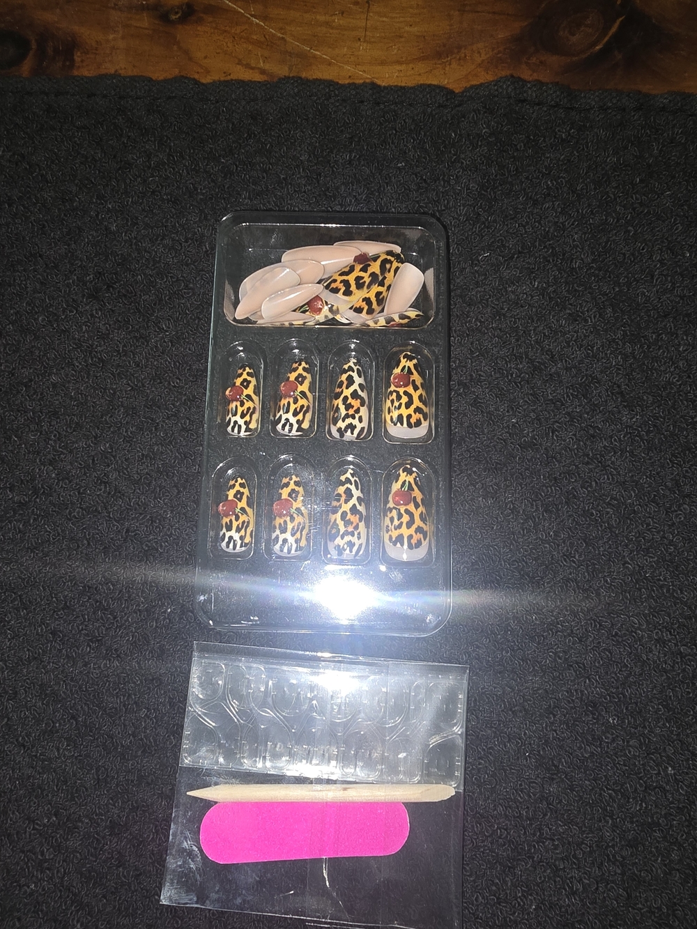 Leopard Print Fake Nail Set